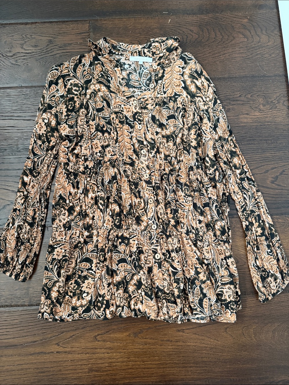 Paisley Button-Front Women’s Top in Black and Tan